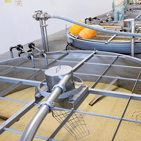 もろみからつくる発酵大麦エキスを活用し、乳酸菌で発酵したのちに濃縮・乾燥させるなど、いくつもの工程を経てできあがります。